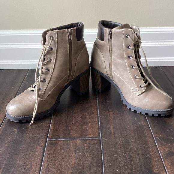 A MTL 1980 Fall Booties 10W - Picture 2 of 9